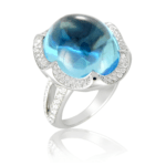 Bague Cocktail Cabochon de Luxe avec Topaze Bleue et Diamant