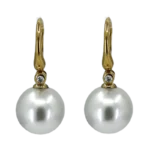 Boucles d'oreilles diamants et perle des mers du Sud en or jaune