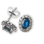 Boucles d'oreilles en saphir bleu et diamants de style royal avec or blanc 18 carats