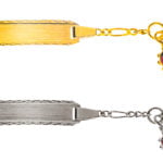 Bracelet Bébé Figaro avec Pendentif Scarabée émail, plaque à graver 2cm