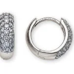 750 creoli in oro bianco con 22 diamanti ciascuno H SI in totale 0,36 ct.