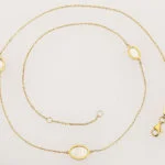 Collier Gelbgold 750 mit 3 Perlmuttscheiben, oval 45cm
