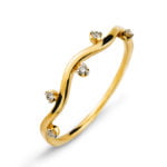 Anello "Wave" oro giallo 750 con 5 diamanti H SI 0,05 ct., incastonatura a 4 manici