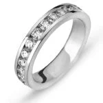 Anello memoire in oro bianco con canale incastonato 750